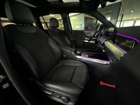 Mercedes-Benz GLB 200 AMG Pano|Carbon|Dodehoek|Stoelverwarming|Sfeer|Camera