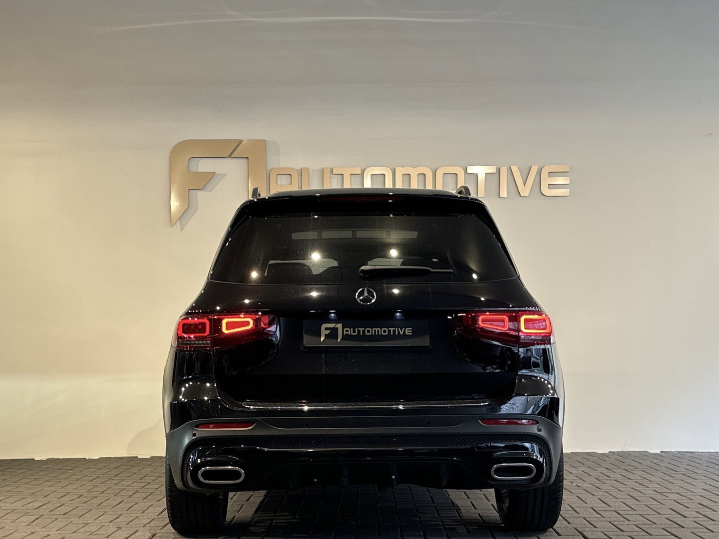 Mercedes-Benz GLB 200 AMG Pano|Carbon|Dodehoek|Stoelverwarming|Sfeer|Camera