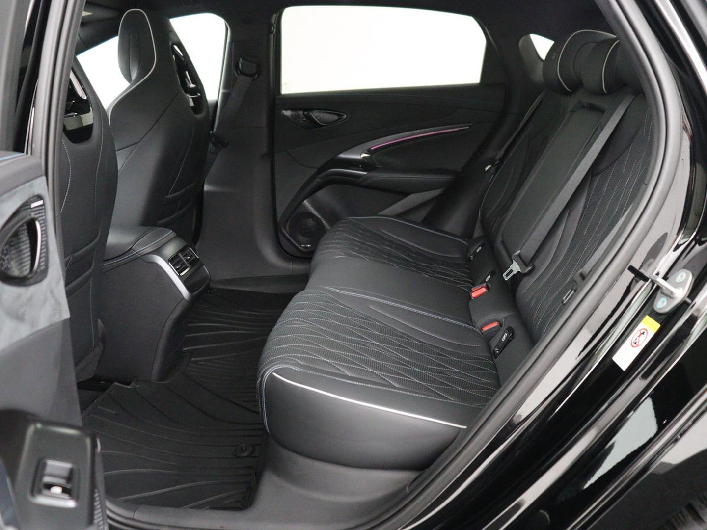BYD Seal Design RWD 82.5 kW | SOH 95,9% | Panoramadak | Stoelventilatie | 360 Camera | Leder | Dynaudio | Adaptive cruise | Sfeerverlichting | Elektrische stoelen | Carplay | Full LED | Origineel NL