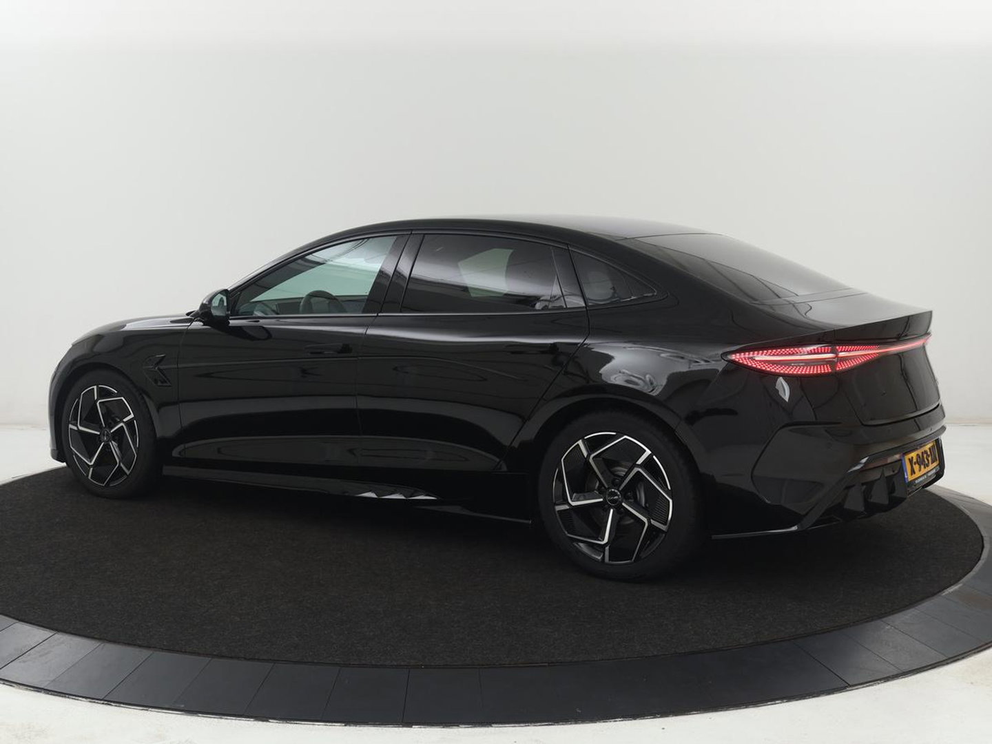 BYD Seal Design RWD 82.5 kW | SOH 95,9% | Panoramadak | Stoelventilatie | 360 Camera | Leder | Dynaudio | Adaptive cruise | Sfeerverlichting | Elektrische stoelen | Carplay | Full LED | Origineel NL