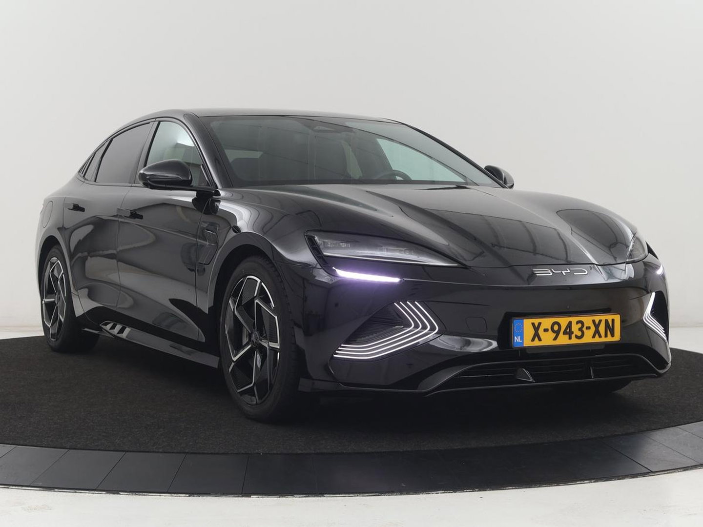 BYD Seal Design RWD 82.5 kW | SOH 95,9% | Panoramadak | Stoelventilatie | 360 Camera | Leder | Dynaudio | Adaptive cruise | Sfeerverlichting | Elektrische stoelen | Carplay | Full LED | Origineel NL