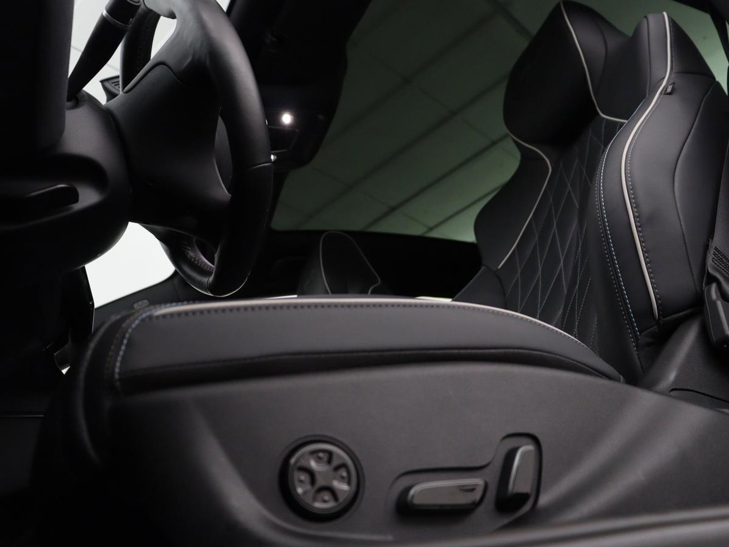BYD Seal Design RWD 82.5 kW | SOH 95,9% | Panoramadak | Stoelventilatie | 360 Camera | Leder | Dynaudio | Adaptive cruise | Sfeerverlichting | Elektrische stoelen | Carplay | Full LED | Origineel NL