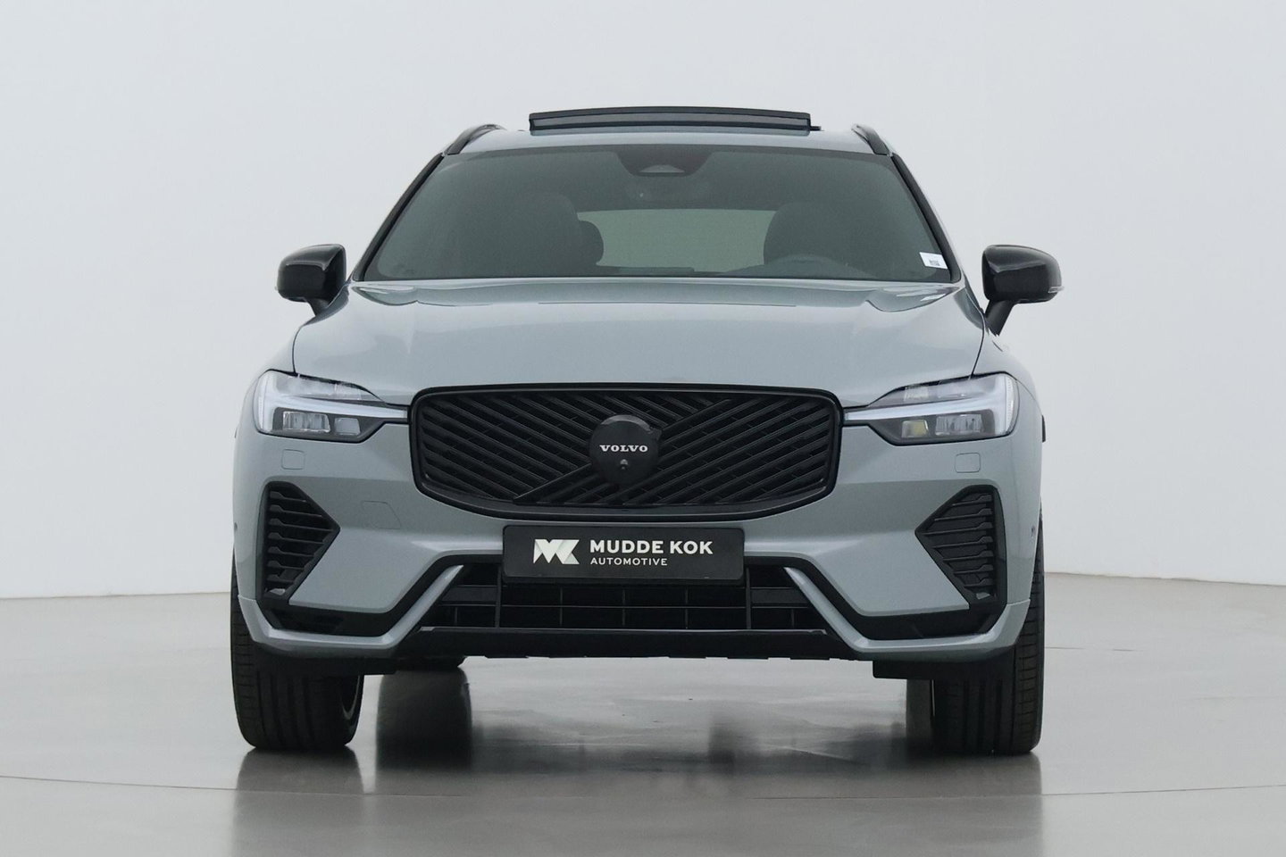 Volvo XC60 T6 Plus Black Edition | Harman/Kardon | Pilot Assist | Panoramadak | 360° Camera | Head-Up | Stoel+Stuurverwarming | 21 Inch