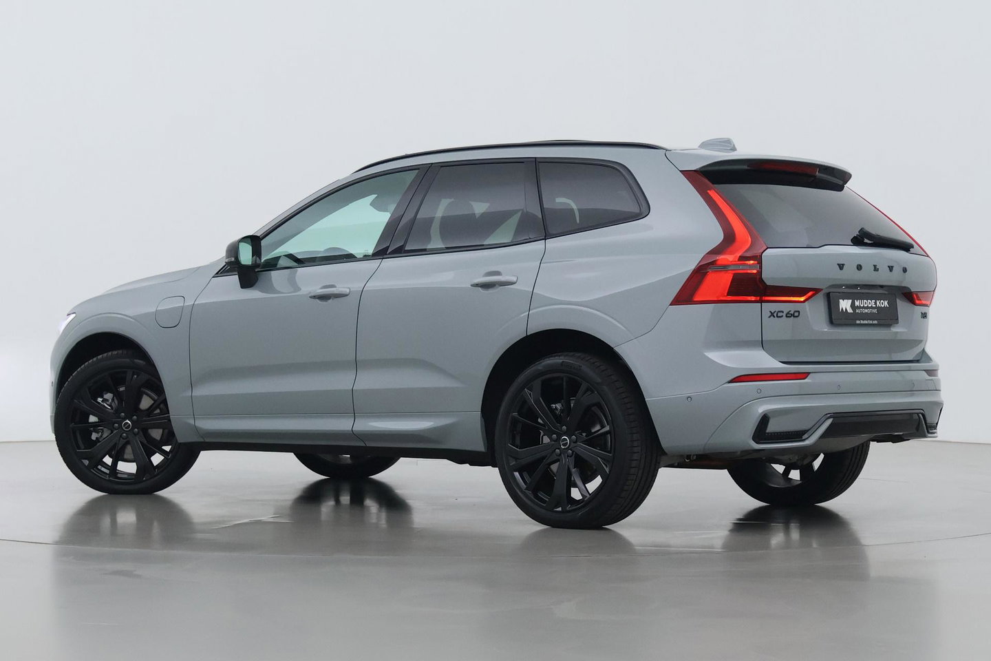 Volvo XC60 T6 Plus Black Edition | Harman/Kardon | Pilot Assist | Panoramadak | 360° Camera | Head-Up | Stoel+Stuurverwarming | 21 Inch