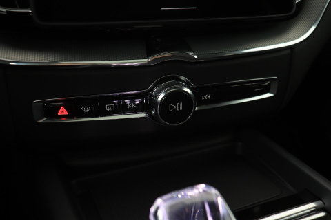 Volvo XC60 T6 Plus Black Edition | Harman/Kardon | Pilot Assist | Panoramadak | 360° Camera | Head-Up | Stoel+Stuurverwarming | 21 Inch