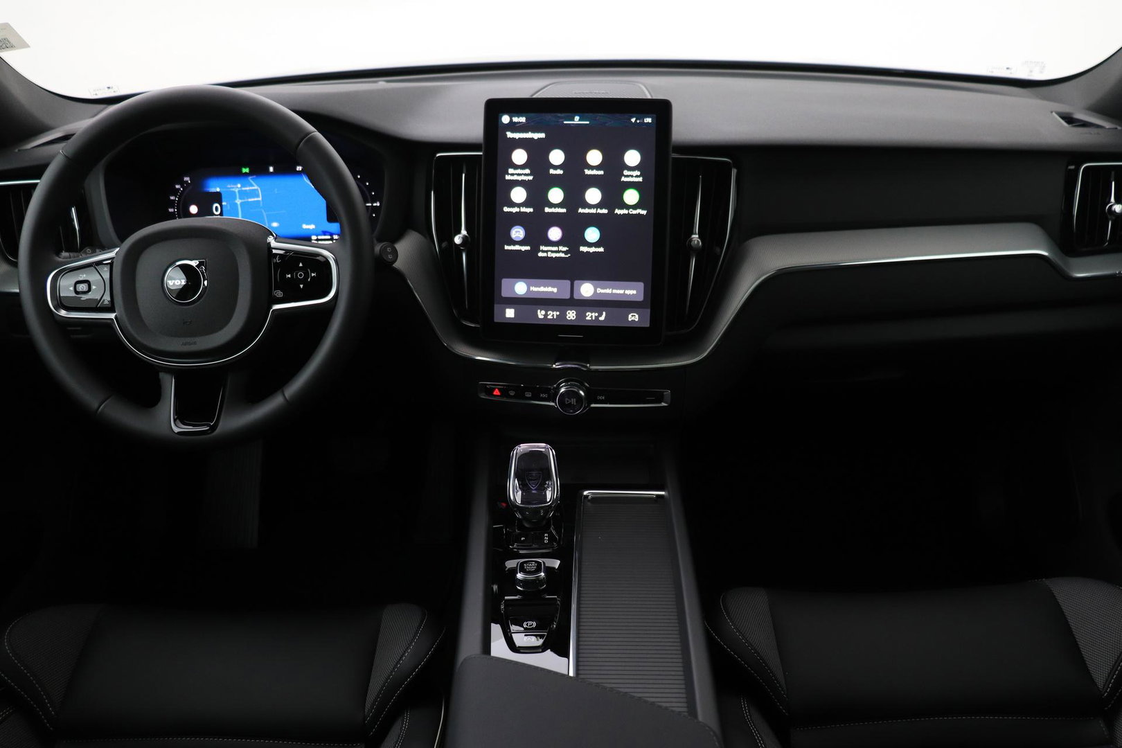 Volvo XC60 T6 Plus Black Edition | Harman/Kardon | Pilot Assist | Panoramadak | 360° Camera | Head-Up | Stoel+Stuurverwarming | 21 Inch