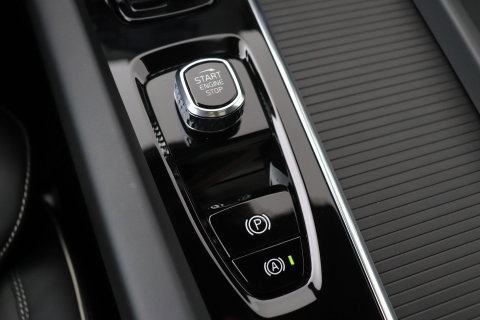 Volvo XC60 T6 Plus Black Edition | Harman/Kardon | Pilot Assist | Panoramadak | 360° Camera | Head-Up | Stoel+Stuurverwarming | 21 Inch