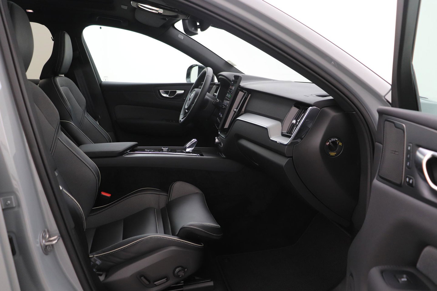 Volvo XC60 T6 Plus Black Edition | Harman/Kardon | Pilot Assist | Panoramadak | 360° Camera | Head-Up | Stoel+Stuurverwarming | 21 Inch