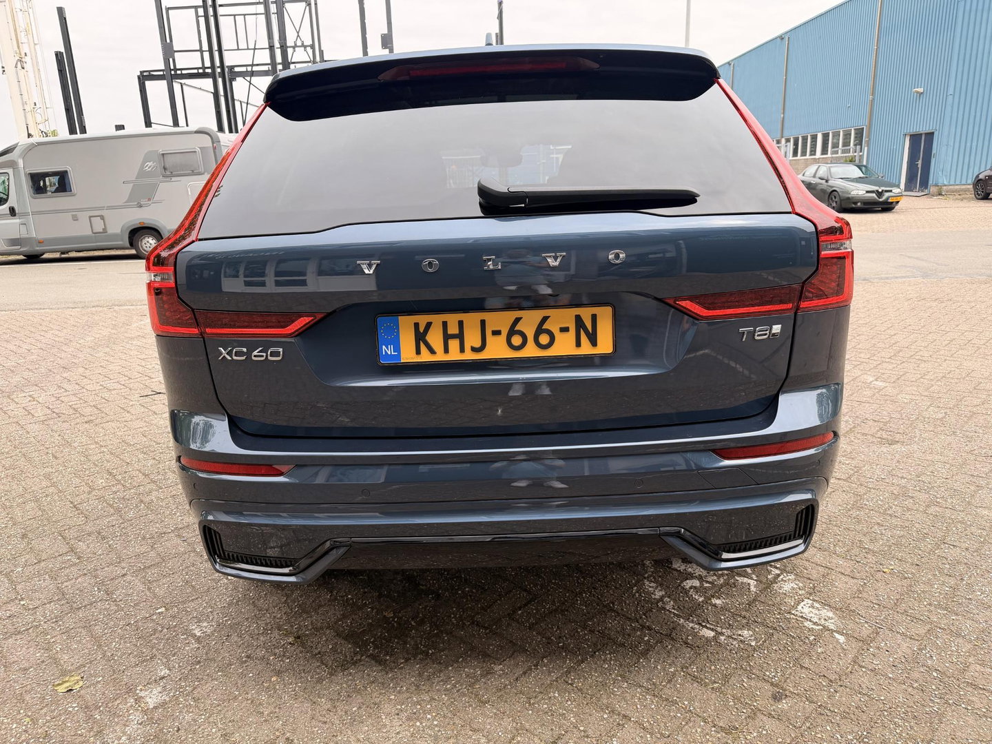 Volvo XC60 2.0 T8 Plug-in hybrid AWD Ultra Dark Facelift model l 21 inc l 360 l stoel verwarming l 455pk