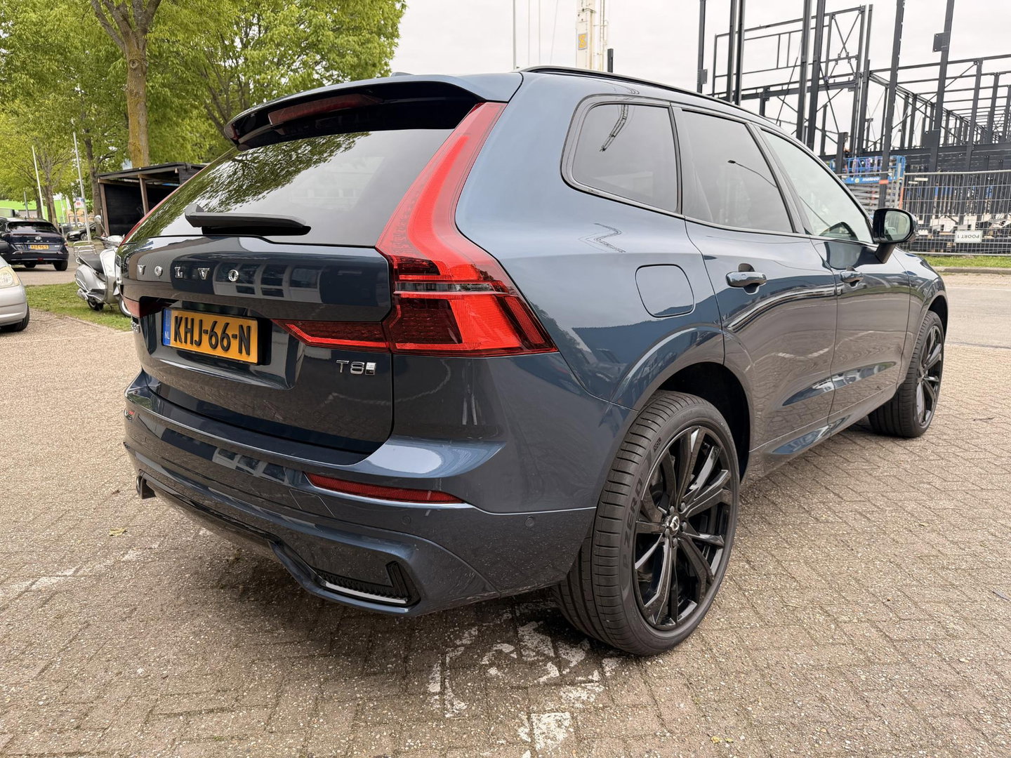 Volvo XC60 2.0 T8 Plug-in hybrid AWD Ultra Dark Facelift model l 21 inc l 360 l stoel verwarming l 455pk