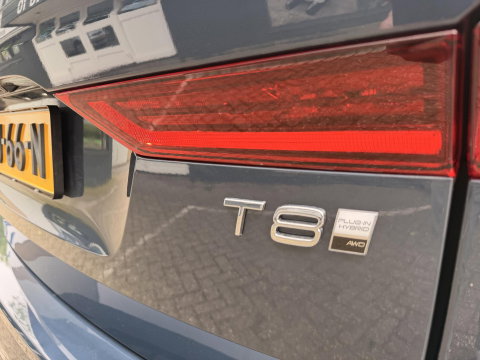 Volvo XC60 2.0 T8 Plug-in hybrid AWD Ultra Dark Facelift model l 21 inc l 360 l stoel verwarming l 455pk