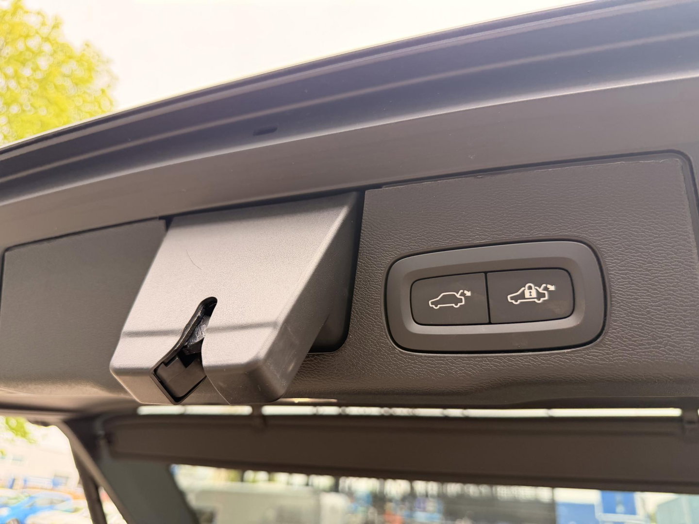 Volvo XC60 2.0 T8 Plug-in hybrid AWD Ultra Dark Facelift model l 21 inc l 360 l stoel verwarming l 455pk