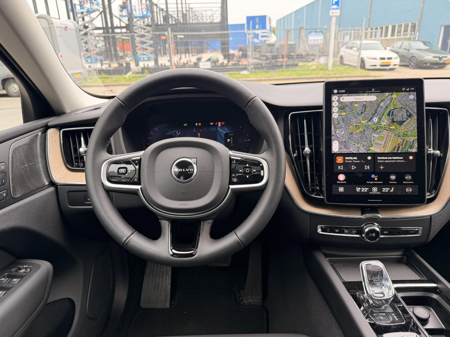 Volvo XC60 2.0 T8 Plug-in hybrid AWD Ultra Dark Facelift model l 21 inc l 360 l stoel verwarming l 455pk