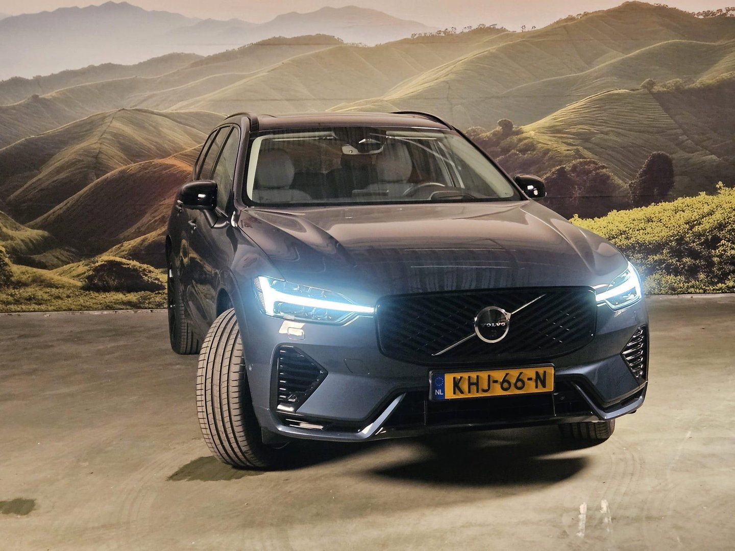 Volvo XC60 2.0 T8 Plug-in hybrid AWD Ultra Dark Facelift model l 21 inc l 360 l stoel verwarming l 455pk