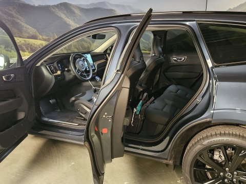 Volvo XC60 2.0 T8 Plug-in hybrid AWD Ultra Dark Facelift model l 21 inc l 360 l stoel verwarming l 455pk