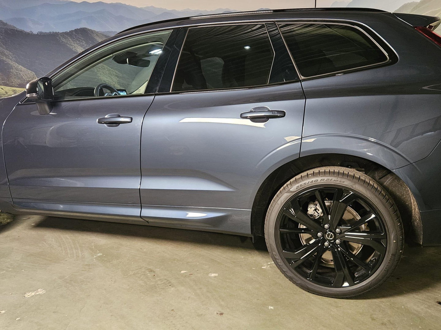 Volvo XC60 2.0 T8 Plug-in hybrid AWD Ultra Dark Facelift model l 21 inc l 360 l stoel verwarming l 455pk