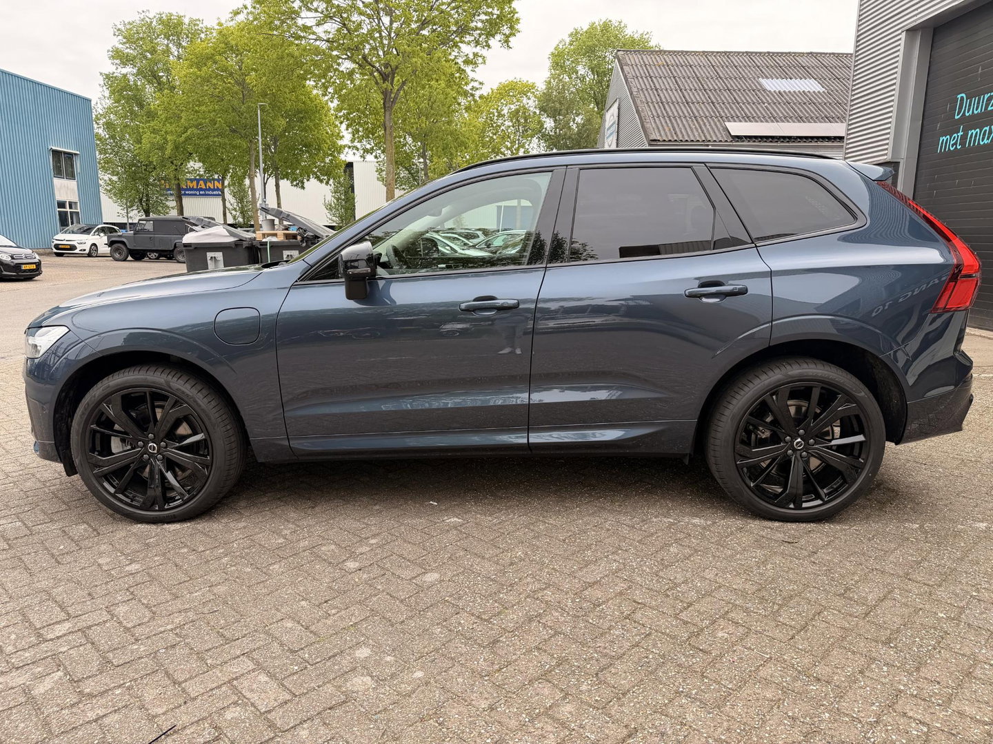 Volvo XC60 2.0 T8 Plug-in hybrid AWD Ultra Dark Facelift model l 21 inc l 360 l stoel verwarming l 455pk
