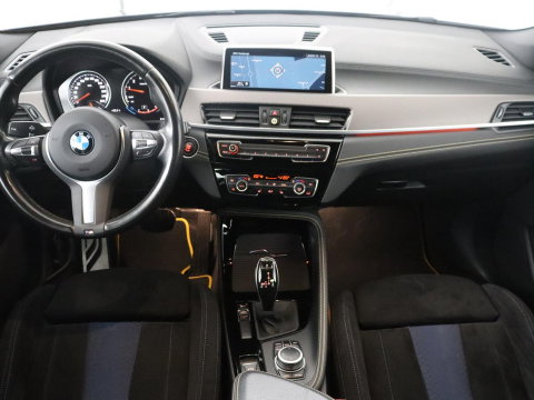 BMW X2 sDrive20i High Executive M-sport | Sportstoelen | Alcantara | Climate control | Full LED | Stoelverwarming | Cruise control | Park assist | Sfeerverlichting | 19'' |