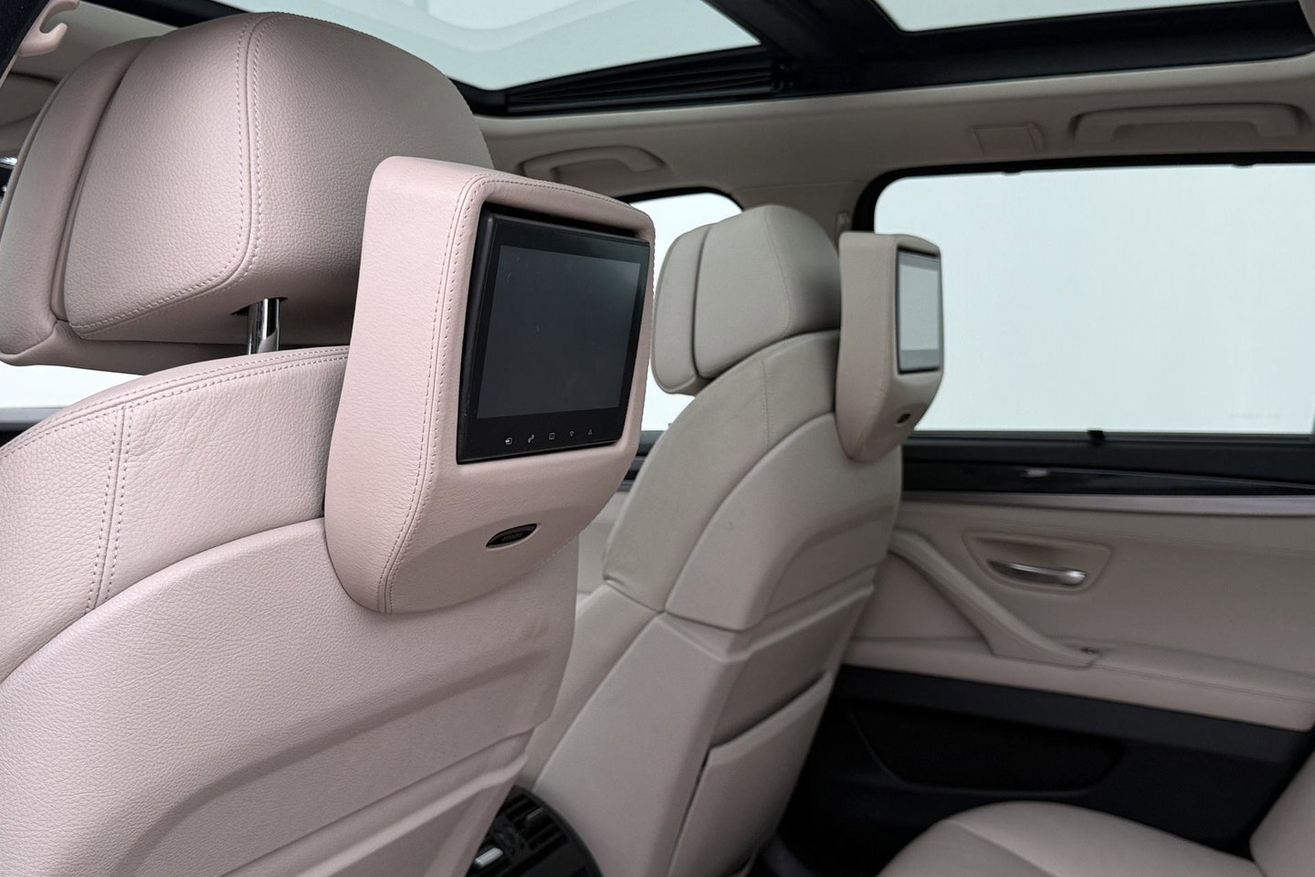 BMW 5 Serie Touring 530i Upgrade Edition | Panoramadak | Leder | Navigatie | Comfortstoelen+Memory | Stoelverwarming | Xenon | Getint Glas