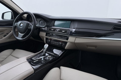 BMW 5 Serie Touring 530i Upgrade Edition | Panoramadak | Leder | Navigatie | Comfortstoelen+Memory | Stoelverwarming | Xenon | Getint Glas