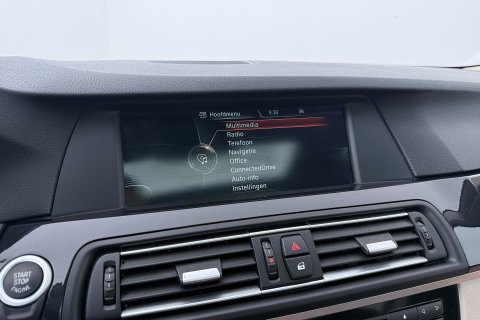 BMW 5 Serie Touring 530i Upgrade Edition | Panoramadak | Leder | Navigatie | Comfortstoelen+Memory | Stoelverwarming | Xenon | Getint Glas