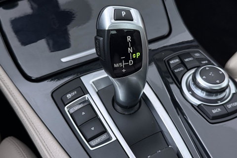 BMW 5 Serie Touring 530i Upgrade Edition | Panoramadak | Leder | Navigatie | Comfortstoelen+Memory | Stoelverwarming | Xenon | Getint Glas