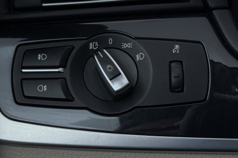 BMW 5 Serie Touring 530i Upgrade Edition | Panoramadak | Leder | Navigatie | Comfortstoelen+Memory | Stoelverwarming | Xenon | Getint Glas