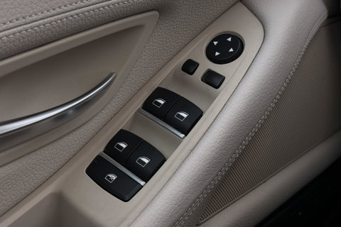 BMW 5 Serie Touring 530i Upgrade Edition | Panoramadak | Leder | Navigatie | Comfortstoelen+Memory | Stoelverwarming | Xenon | Getint Glas