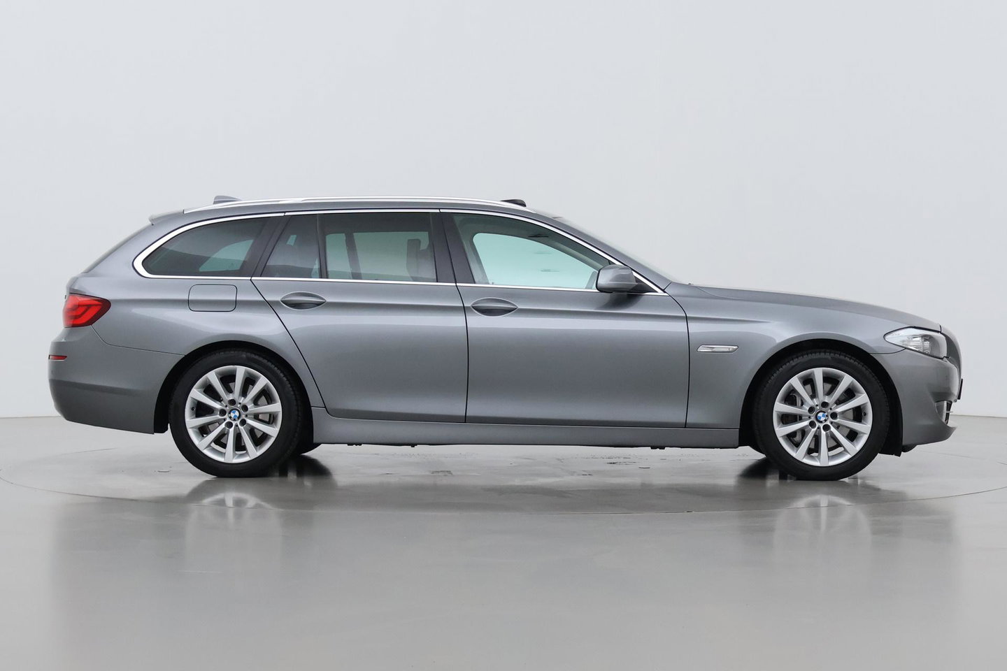 BMW 5 Serie Touring 530i Upgrade Edition | Panoramadak | Leder | Navigatie | Comfortstoelen+Memory | Stoelverwarming | Xenon | Getint Glas