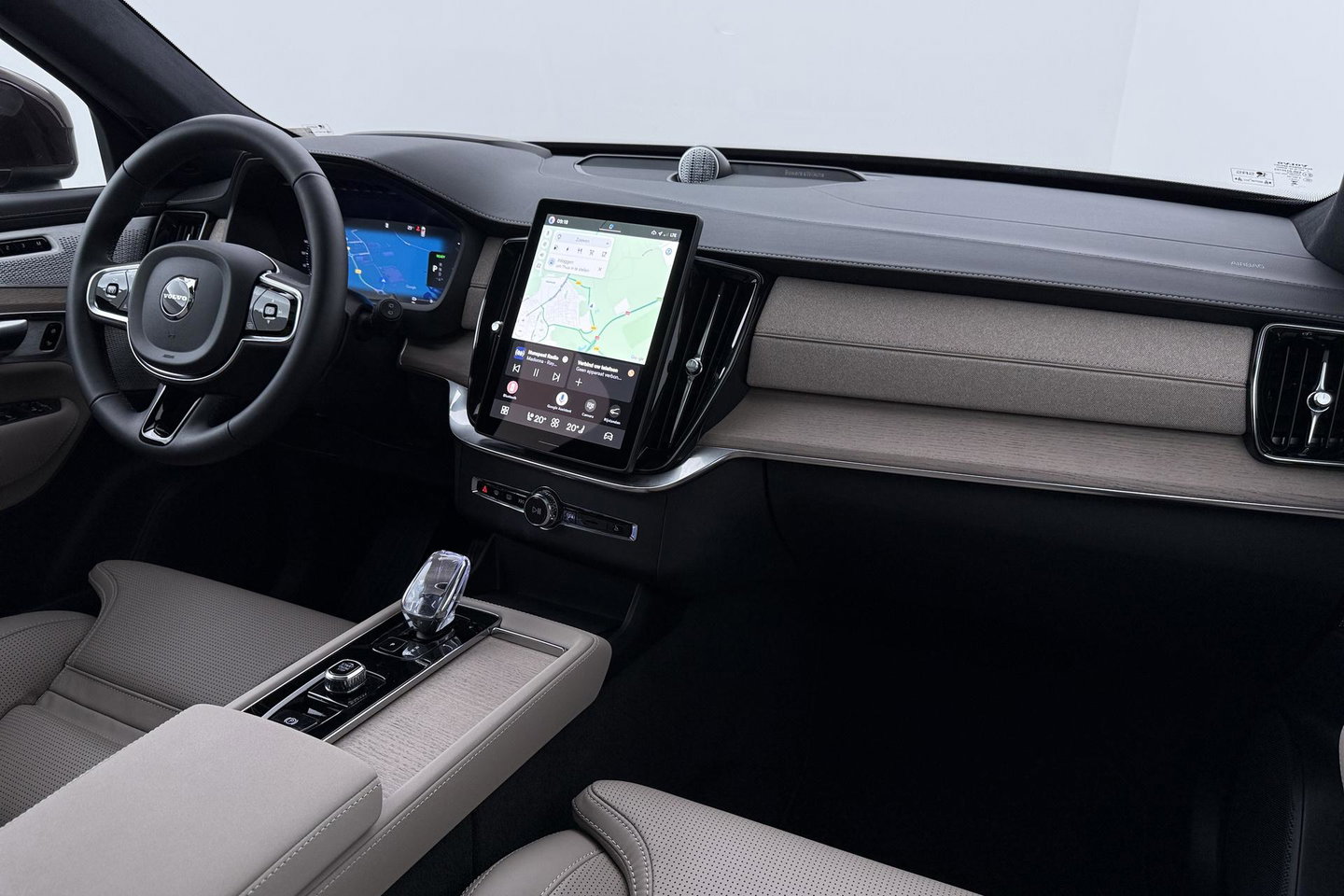 Volvo XC90 T8 Ultra Bright | Bowers&Wilkins | Luchtvering | Panoramadak | 360° Camera | Trekhaak | Massage | Head-Up | 22 Inch
