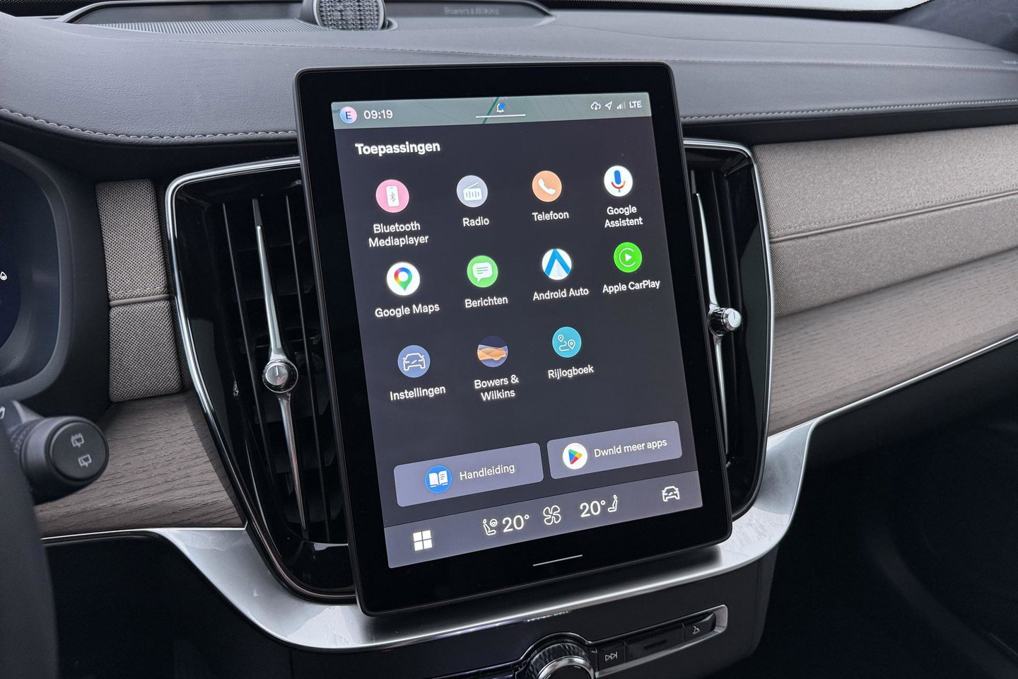 Volvo XC90 T8 Ultra Bright | Bowers&Wilkins | Luchtvering | Panoramadak | 360° Camera | Trekhaak | Massage | Head-Up | 22 Inch