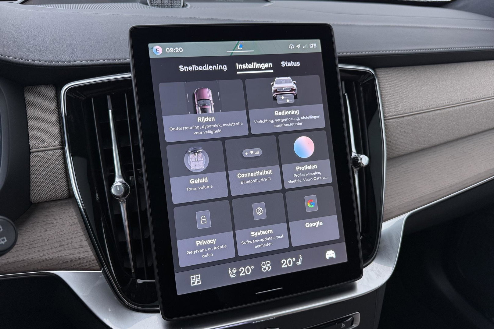 Volvo XC90 T8 Ultra Bright | Bowers&Wilkins | Luchtvering | Panoramadak | 360° Camera | Trekhaak | Massage | Head-Up | 22 Inch