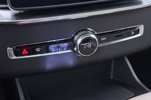 Volvo XC90 T8 Ultra Bright | Bowers&Wilkins | Luchtvering | Panoramadak | 360° Camera | Trekhaak | Massage | Head-Up | 22 Inch