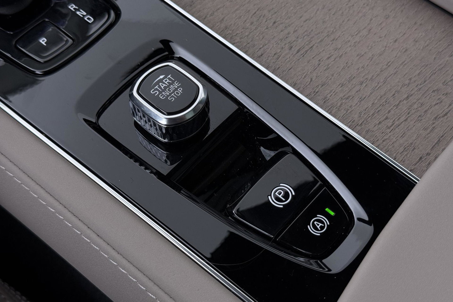 Volvo XC90 T8 Ultra Bright | Bowers&Wilkins | Luchtvering | Panoramadak | 360° Camera | Trekhaak | Massage | Head-Up | 22 Inch
