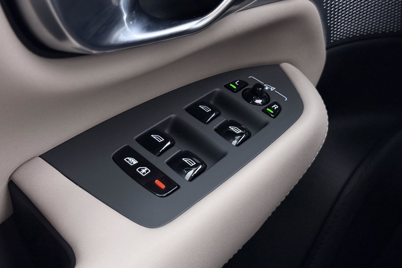 Volvo XC90 T8 Ultra Bright | Bowers&Wilkins | Luchtvering | Panoramadak | 360° Camera | Trekhaak | Massage | Head-Up | 22 Inch