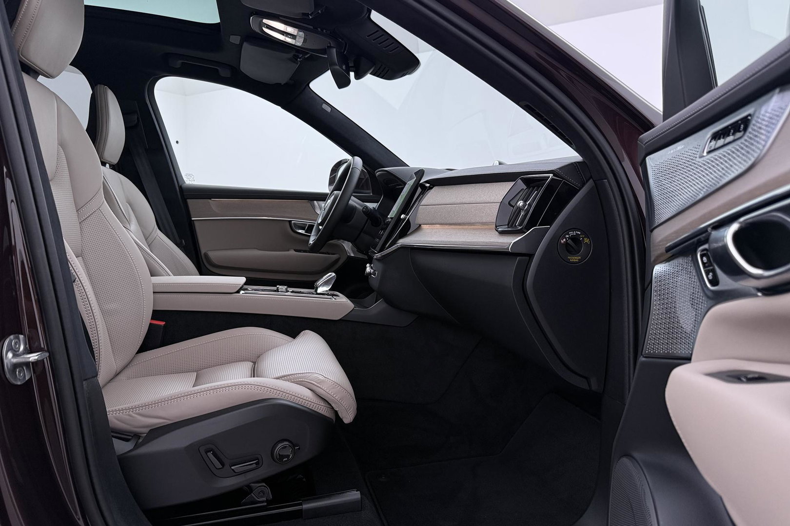 Volvo XC90 T8 Ultra Bright | Bowers&Wilkins | Luchtvering | Panoramadak | 360° Camera | Trekhaak | Massage | Head-Up | 22 Inch