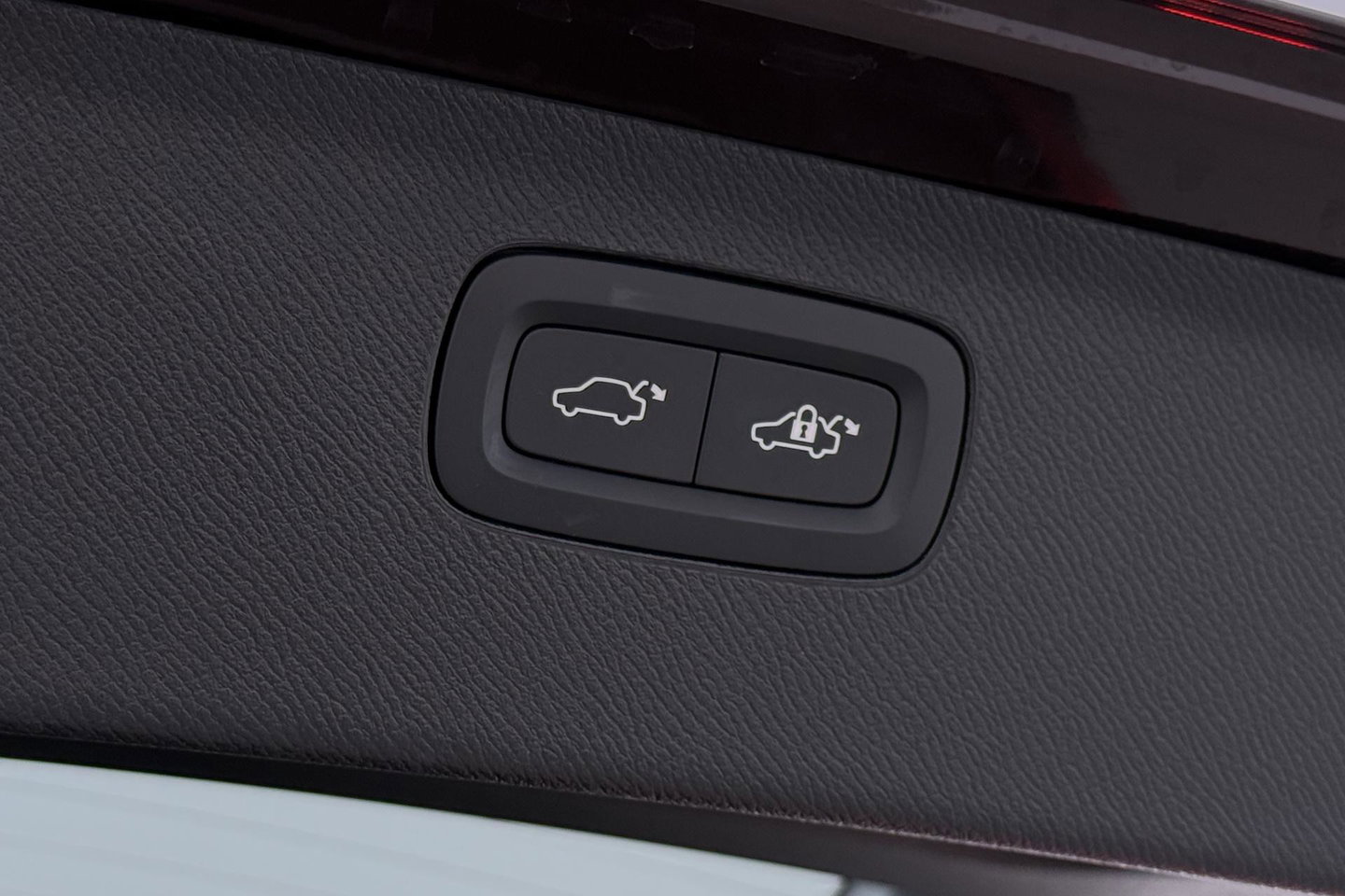Volvo XC90 T8 Ultra Bright | Bowers&Wilkins | Luchtvering | Panoramadak | 360° Camera | Trekhaak | Massage | Head-Up | 22 Inch