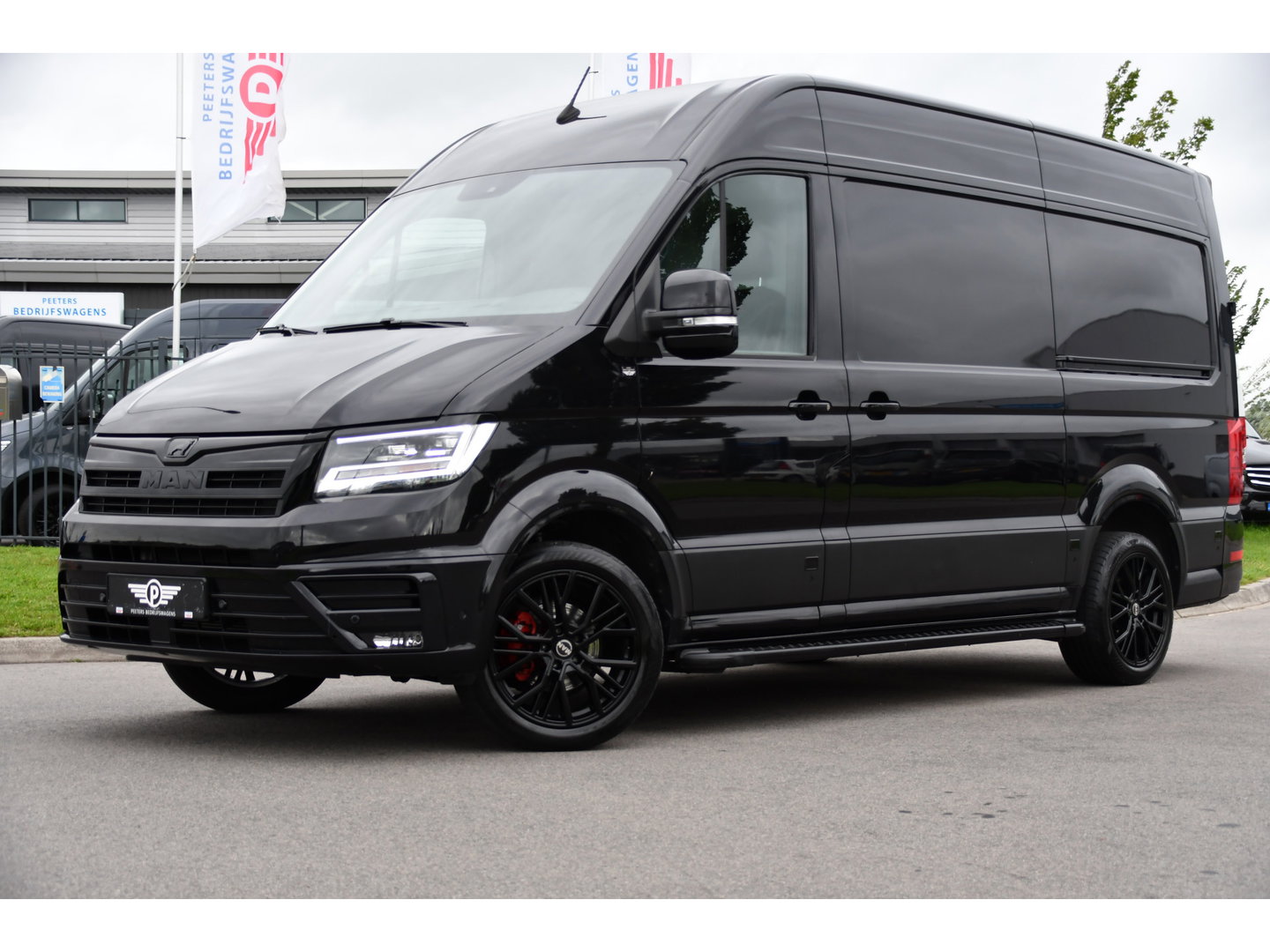 MAN TGE 3.180 35 2.0 L3H3 Black Edition Full Options! Adaptieve Cruise, Camera, Carplay, LED, 2 x Schuifdeur, Leder, Clima, Stoelverwarming, Automaat, 177pk, Uniek!