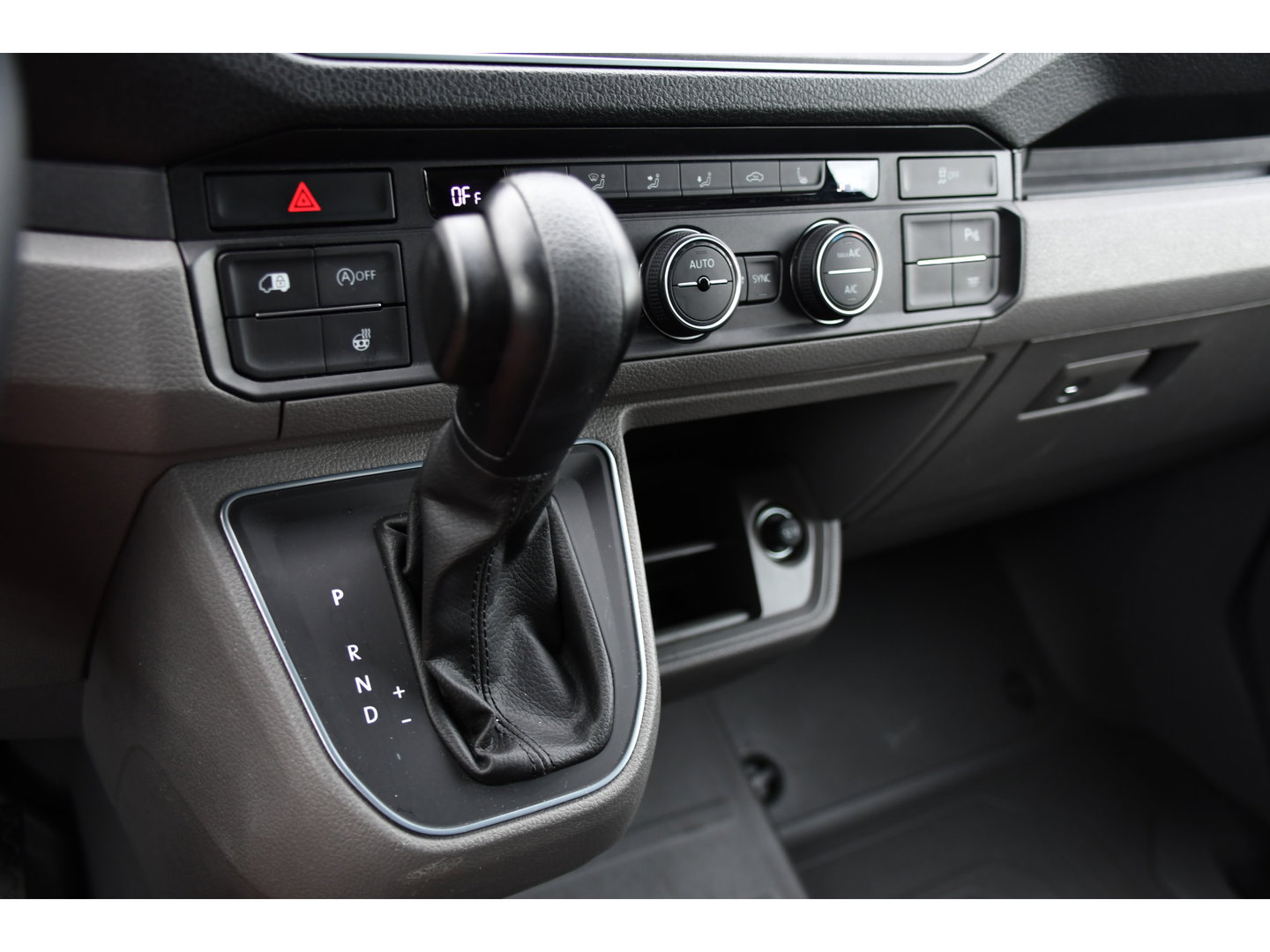 MAN TGE 3.180 35 2.0 L3H3 Black Edition Full Options! Adaptieve Cruise, Camera, Carplay, LED, 2 x Schuifdeur, Leder, Clima, Stoelverwarming, Automaat, 177pk, Uniek!