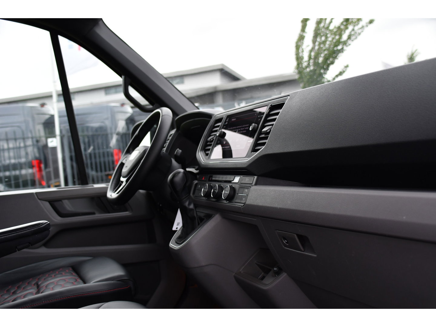 MAN TGE 3.180 35 2.0 L3H3 Black Edition Full Options! Adaptieve Cruise, Camera, Carplay, LED, 2 x Schuifdeur, Leder, Clima, Stoelverwarming, Automaat, 177pk, Uniek!