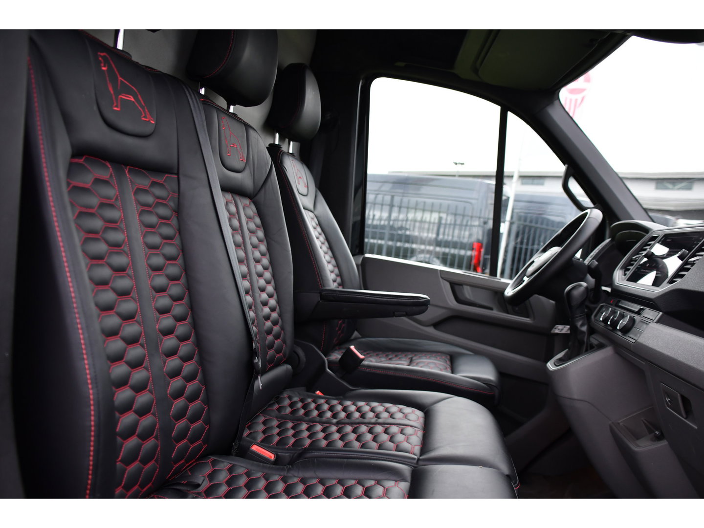 MAN TGE 3.180 35 2.0 L3H3 Black Edition Full Options! Adaptieve Cruise, Camera, Carplay, LED, 2 x Schuifdeur, Leder, Clima, Stoelverwarming, Automaat, 177pk, Uniek!