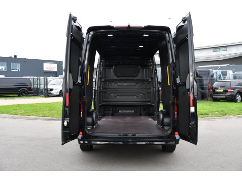 MAN TGE 3.180 35 2.0 L3H3 Black Edition Full Options! Adaptieve Cruise, Camera, Carplay, LED, 2 x Schuifdeur, Leder, Clima, Stoelverwarming, Automaat, 177pk, Uniek!