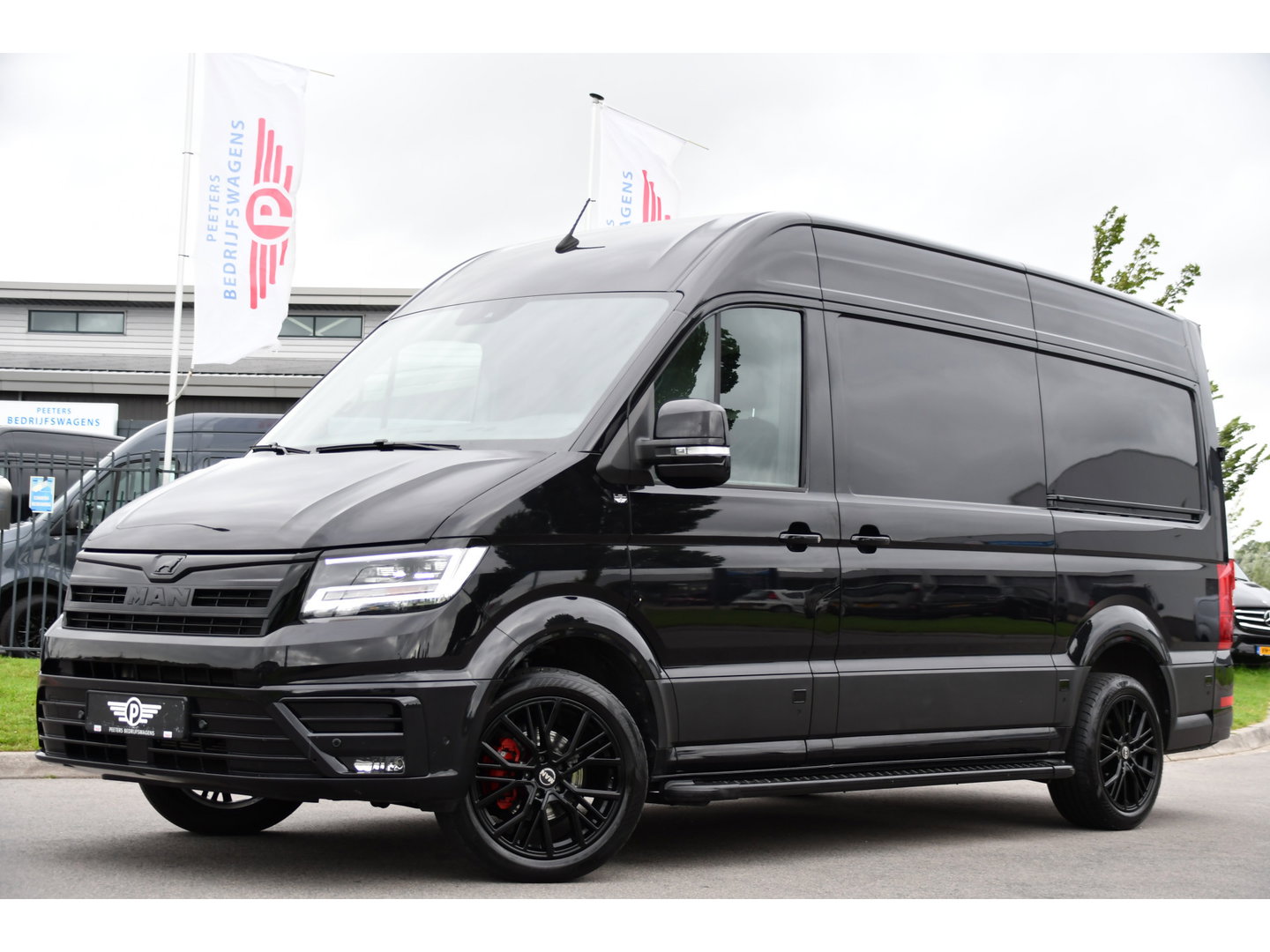 MAN TGE 3.180 35 2.0 L3H3 Black Edition Full Options! Adaptieve Cruise, Camera, Carplay, LED, 2 x Schuifdeur, Leder, Clima, Stoelverwarming, Automaat, 177pk, Uniek!