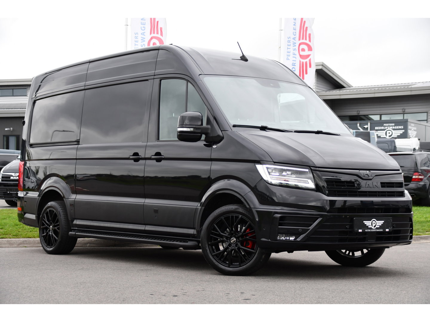MAN TGE 3.180 35 2.0 L3H3 Black Edition Full Options! Adaptieve Cruise, Camera, Carplay, LED, 2 x Schuifdeur, Leder, Clima, Stoelverwarming, Automaat, 177pk, Uniek!