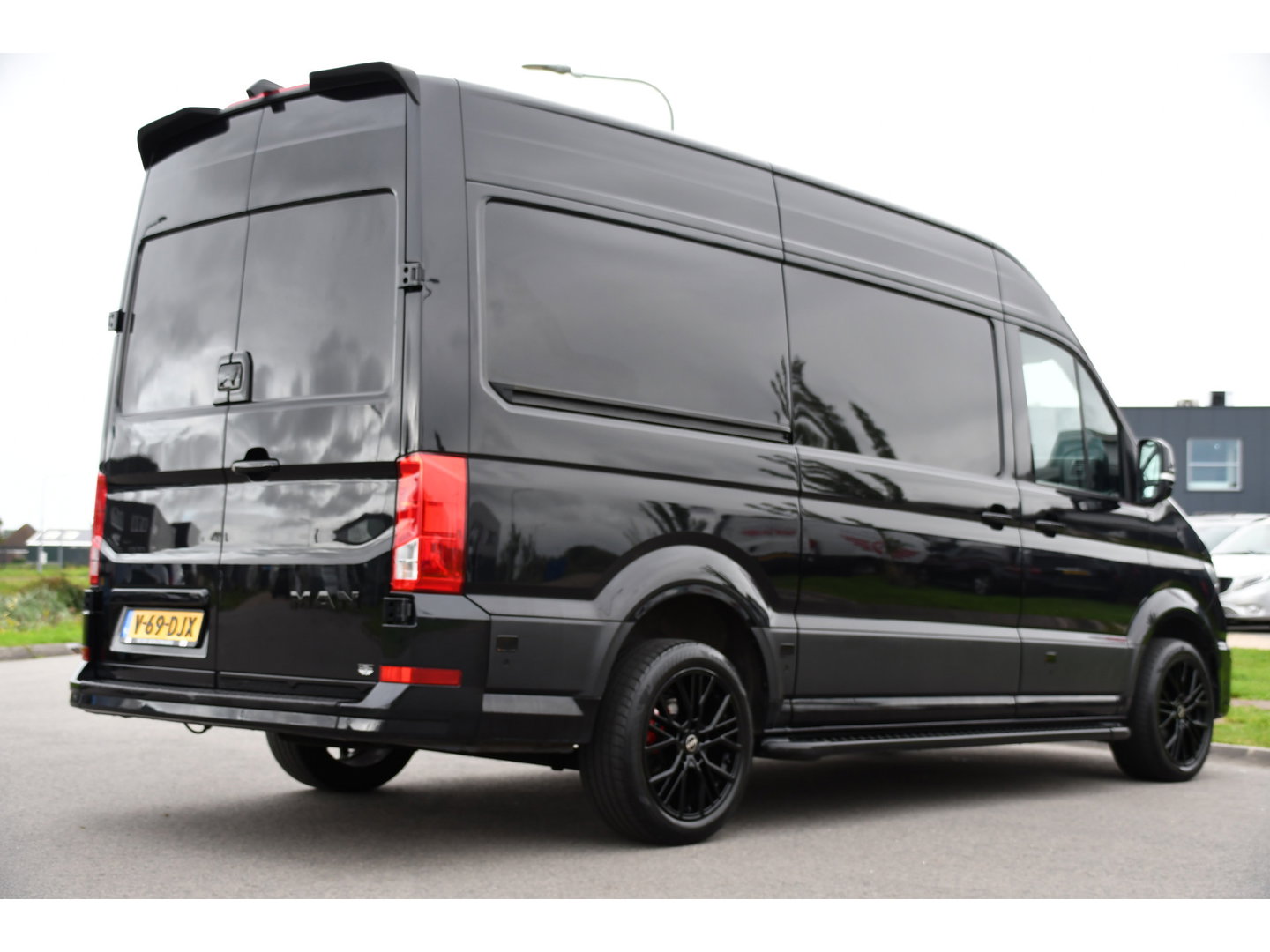 MAN TGE 3.180 35 2.0 L3H3 Black Edition Full Options! Adaptieve Cruise, Camera, Carplay, LED, 2 x Schuifdeur, Leder, Clima, Stoelverwarming, Automaat, 177pk, Uniek!