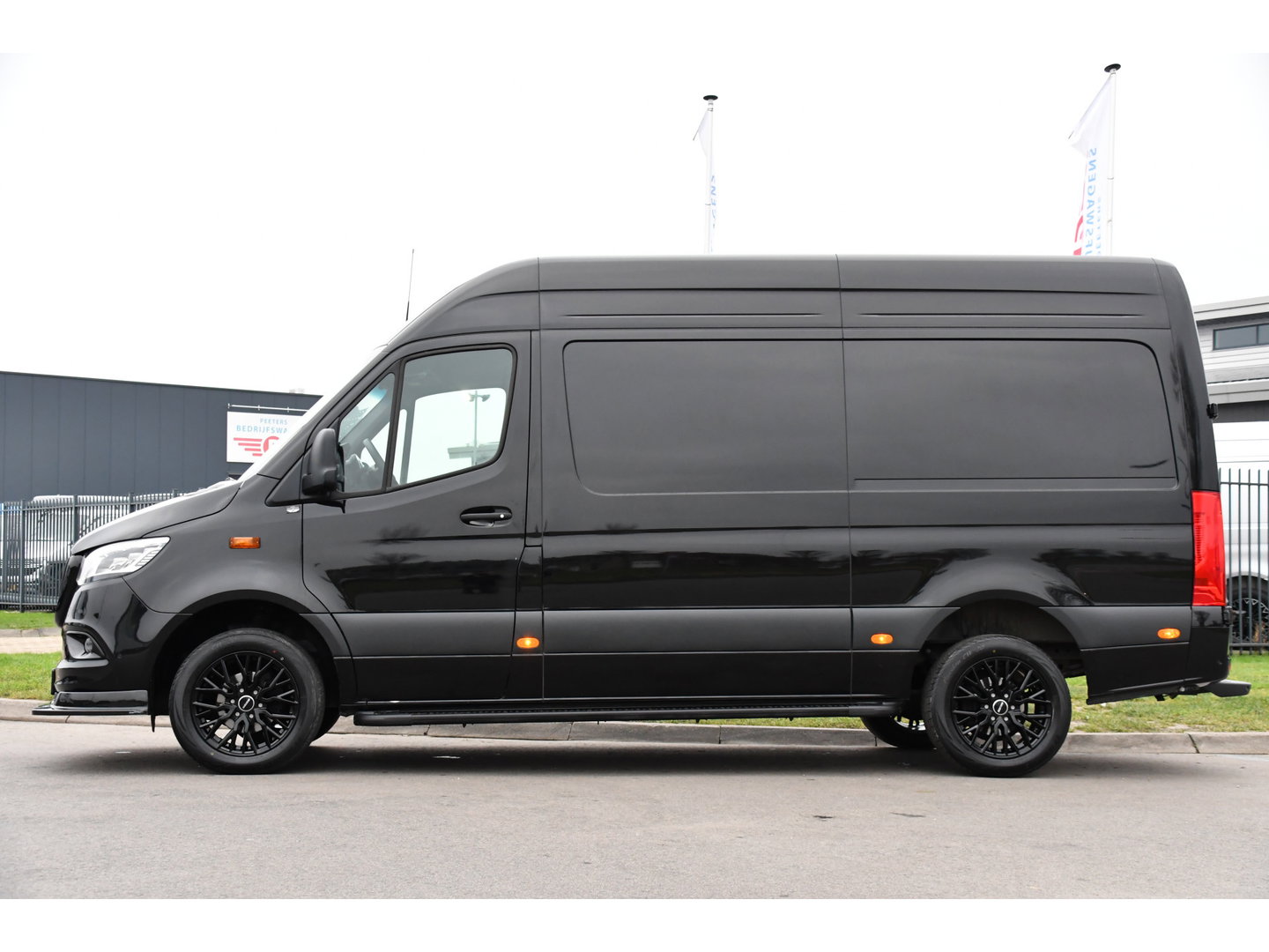 Mercedes-Benz Sprinter 317 1.9 CDI L2H2 RWD AMG Black Edition FACELIFT! Camera, Cruise, Carplay, LED, Multimedia, 170pk, NAVI, Automaat, Uniek!