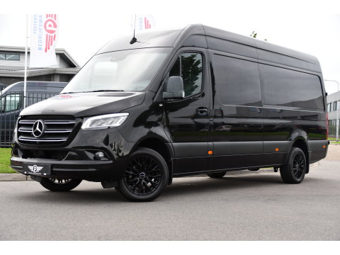 Mercedes-Benz Sprinter 319 V6 3.0 CDI L3H2 Black Edition Adaptieve Cruise, 360 Camera, Carplay, LED, Voorruit verwarming, Automaat, 10,5'' Mbux, NAVI, 2 x Geveerde stoel, Uniek!