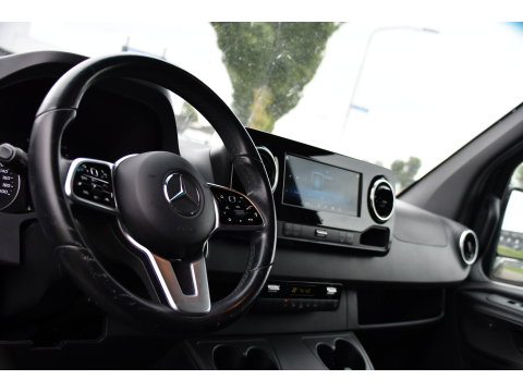Mercedes-Benz Sprinter 319 V6 3.0 CDI L3H2 Black Edition Adaptieve Cruise, 360 Camera, Carplay, LED, Voorruit verwarming, Automaat, 10,5'' Mbux, NAVI, 2 x Geveerde stoel, Uniek!