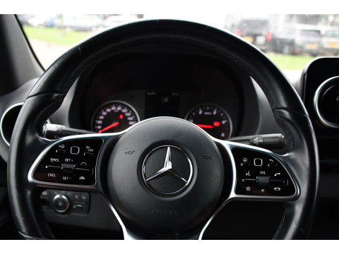 Mercedes-Benz Sprinter 319 V6 3.0 CDI L3H2 Black Edition Adaptieve Cruise, 360 Camera, Carplay, LED, Voorruit verwarming, Automaat, 10,5'' Mbux, NAVI, 2 x Geveerde stoel, Uniek!