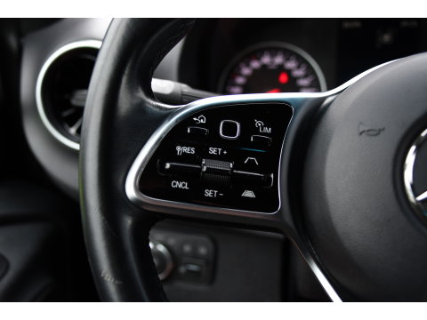 Mercedes-Benz Sprinter 319 V6 3.0 CDI L3H2 Black Edition Adaptieve Cruise, 360 Camera, Carplay, LED, Voorruit verwarming, Automaat, 10,5'' Mbux, NAVI, 2 x Geveerde stoel, Uniek!